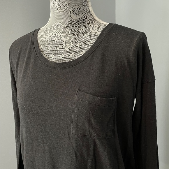 Old Navy Boyfriend Tee - Picture 3 of 5